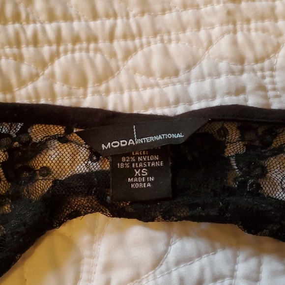 Open-back Long Sleeve Peplum Top with lace - Picture 4 of 4